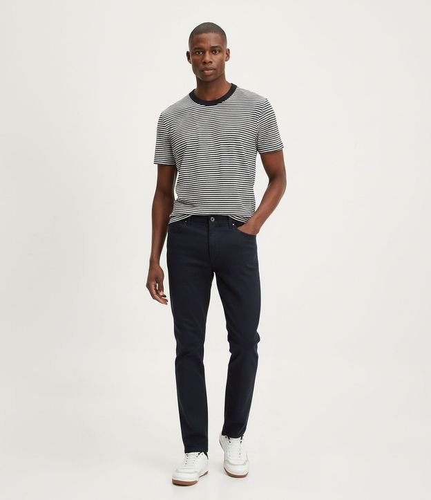 Pantalón Slim Básico en Sarga con Bolsillos