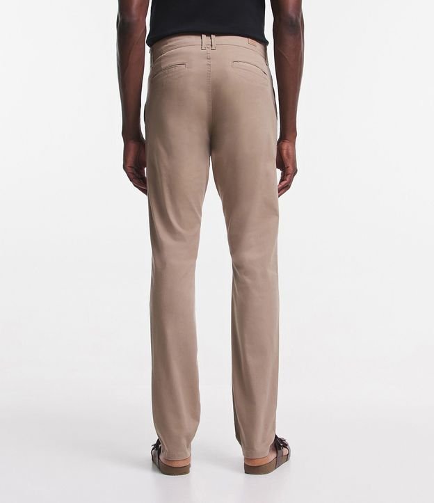 Pantalón Slim Básico en Sarga con Bolsillos 4