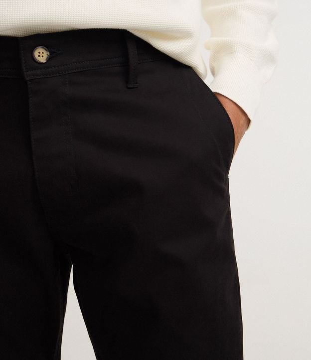 Pantalón Slim Básico en Sarga con Bolsillos 16