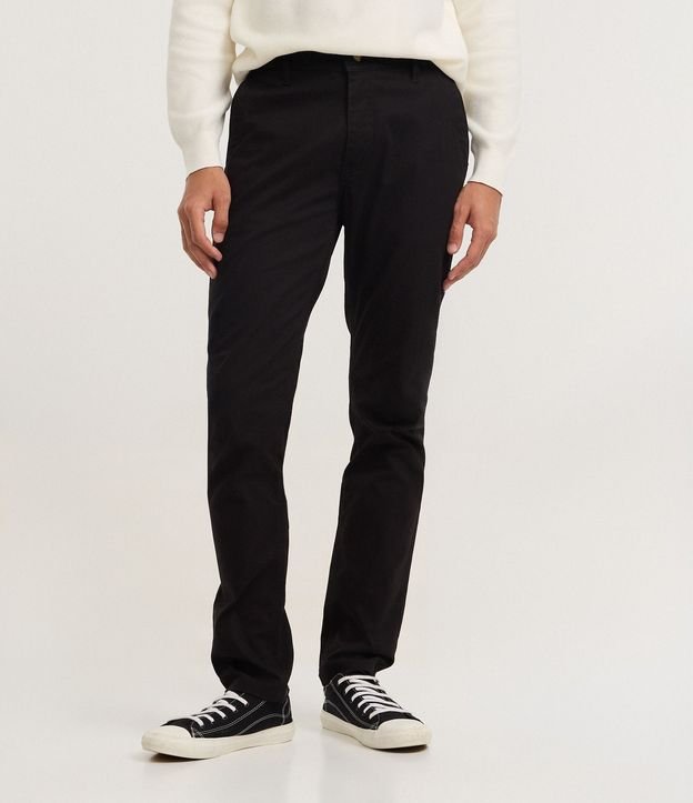 Pantalón Slim Básico en Sarga con Bolsillos 19