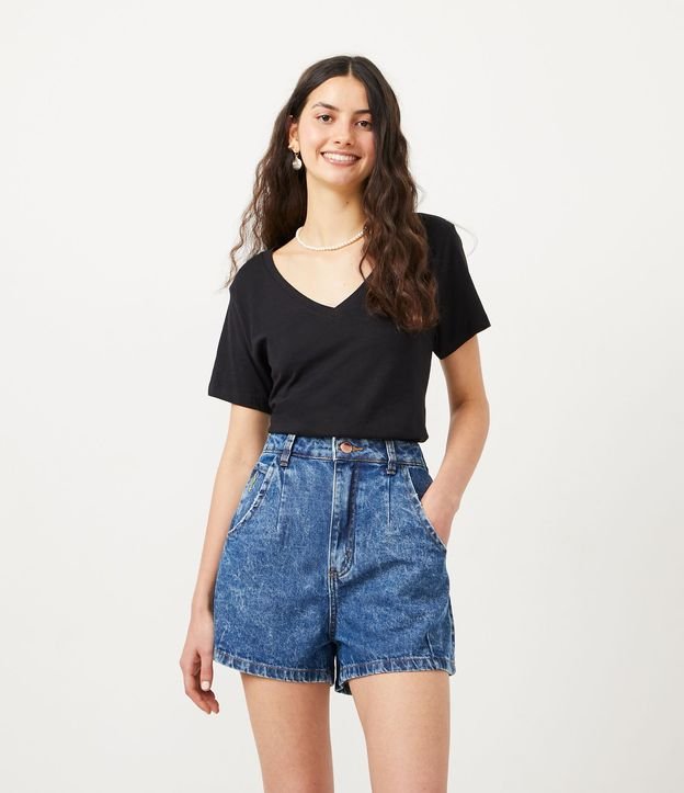 Remera en Algodón con Cuello V y Manga corta