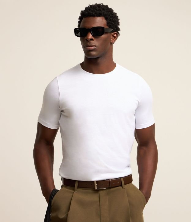 Remera Slim Básica en Algodón Peruano con Cuello Redondo