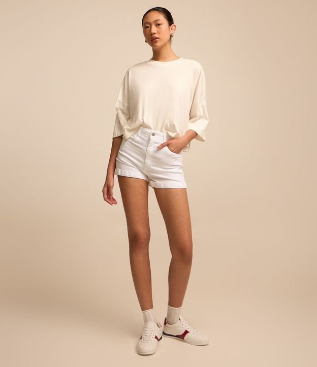 Short en Sarga con Cintura Alta y Bajo Plegado