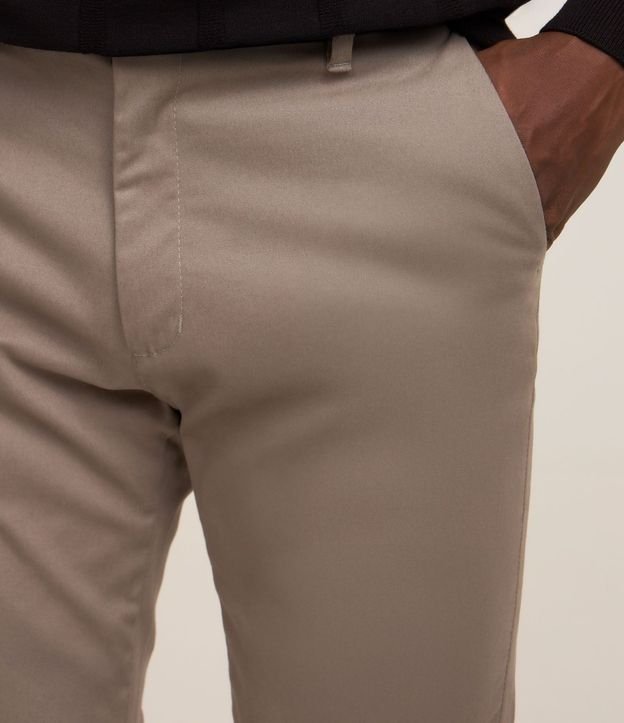 Pantalón Slim Básica en Sarga con Elastano 5