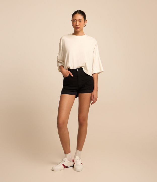 Short en Sarga con Cintura Alta y Bajo Plegado
