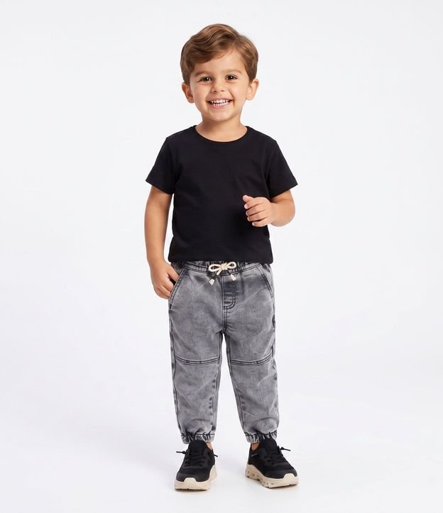 Remera Infantil Básica con Etiqueta Bordada - Talle 1 a 5 años