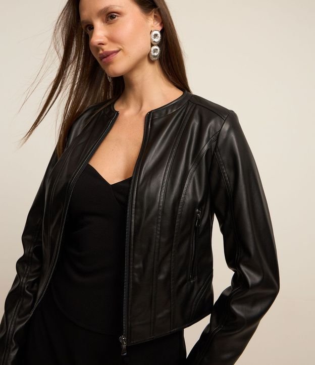 Campera con Bolsillos y Recortes Delanteros 2