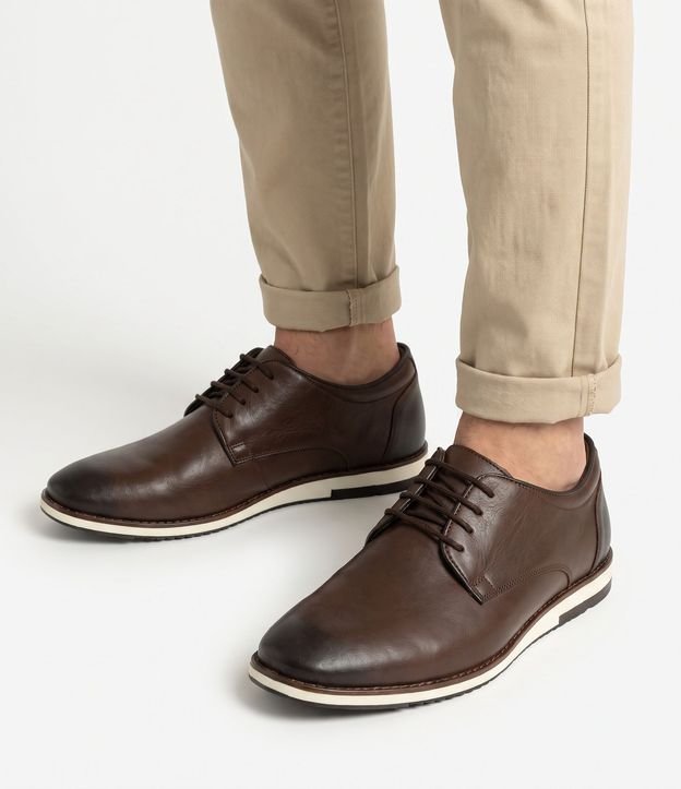 Zapato en Cuero con Suela Contrastante
