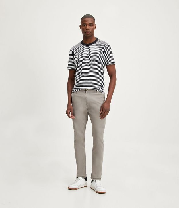 Pantalón Slim Básico en Sarga con Bolsillos 2
