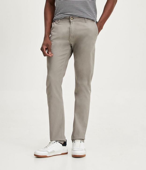 Pantalón Slim Básico en Sarga con Bolsillos