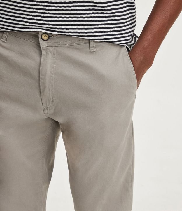 Pantalón Slim Básico en Sarga con Bolsillos 3