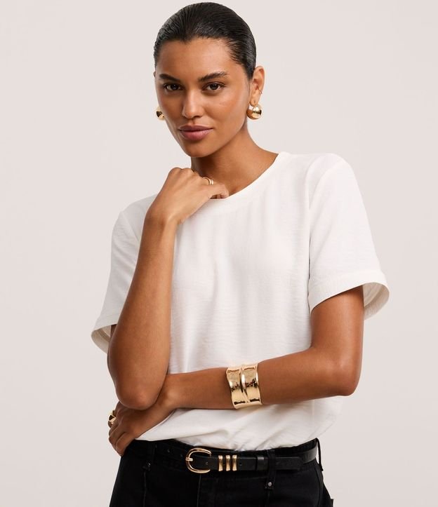 Blusa con Aberturas y Detalles de Pespuntes
