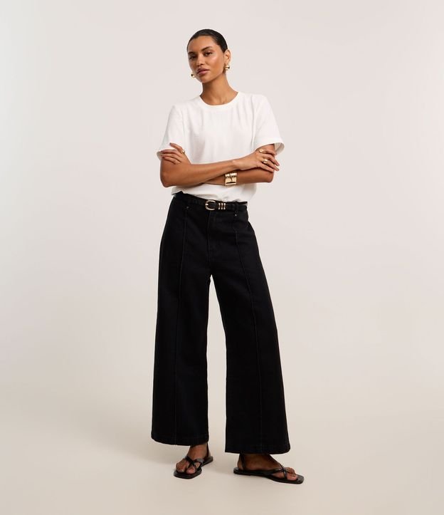 Blusa con Aberturas y Detalles de Pespuntes