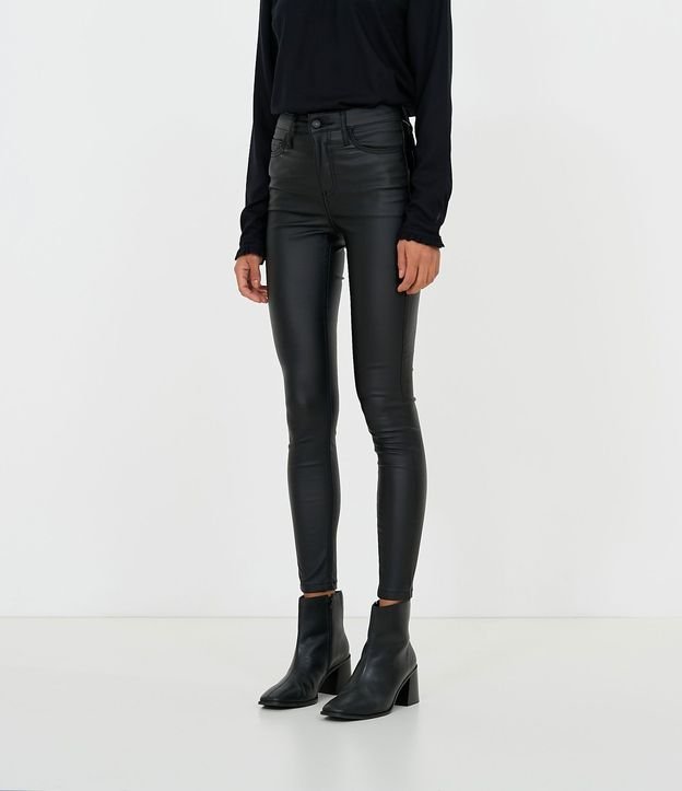 Pantalón Skinny en Sarga Lisa