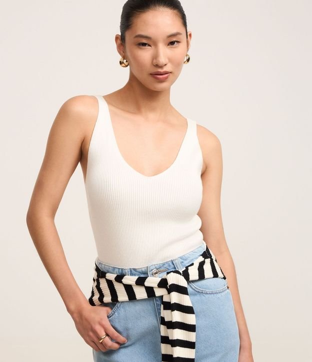 Blusa Musculosa en Punto Acanalado con Escote V