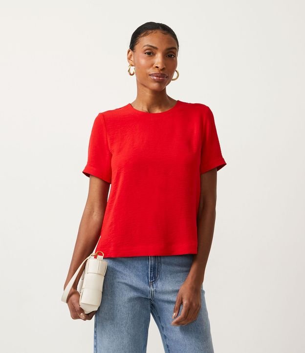 Blusa con Aberturas y Detalles de Pespuntes