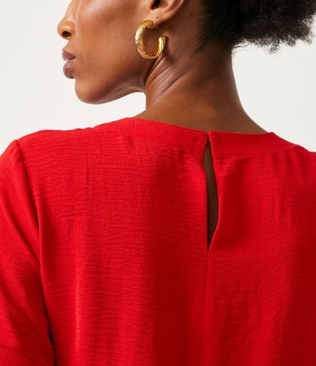 Blusa con Aberturas y Detalles de Pespuntes 6