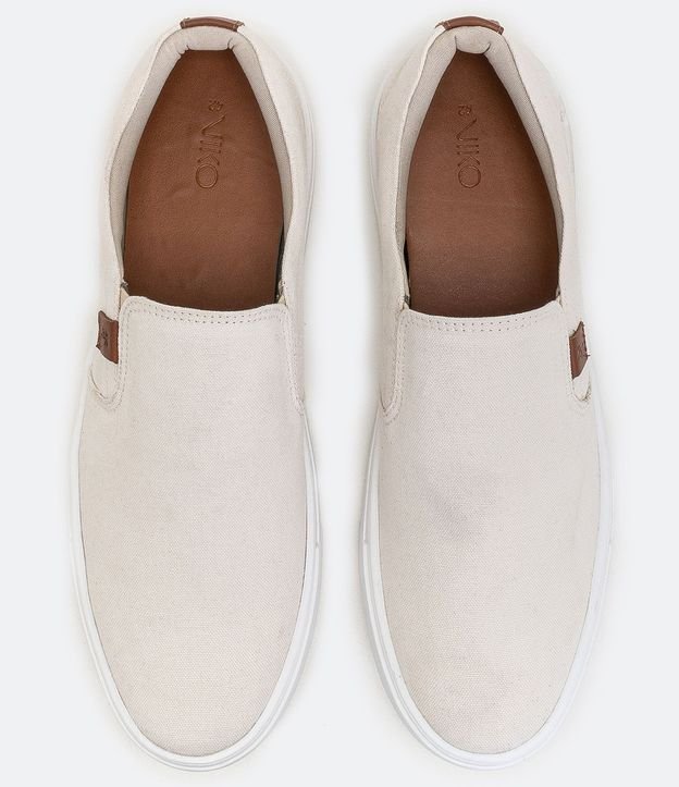 Championes Slip On con Recortes y Etiqueta Aplicada 4