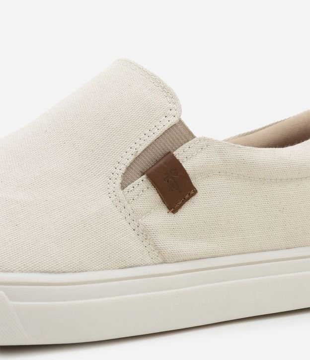 Championes Slip On con Recortes y Etiqueta Aplicada 6
