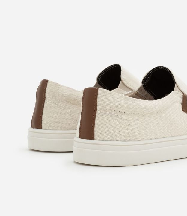 Championes Slip On con Recortes y Etiqueta Aplicada 8