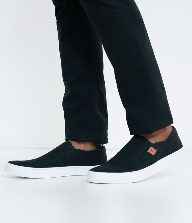 Championes Slip On con Recortes y Etiqueta Aplicada 5