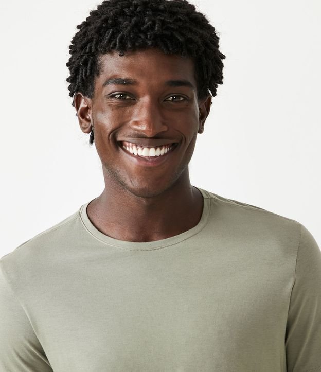 Remera Slim Básica en Algodón Peruano con Cuello Redondo 4