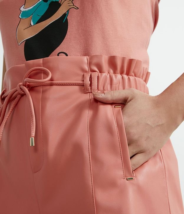 Short Clochard en Material Sintético con Detalle Metalizado 3