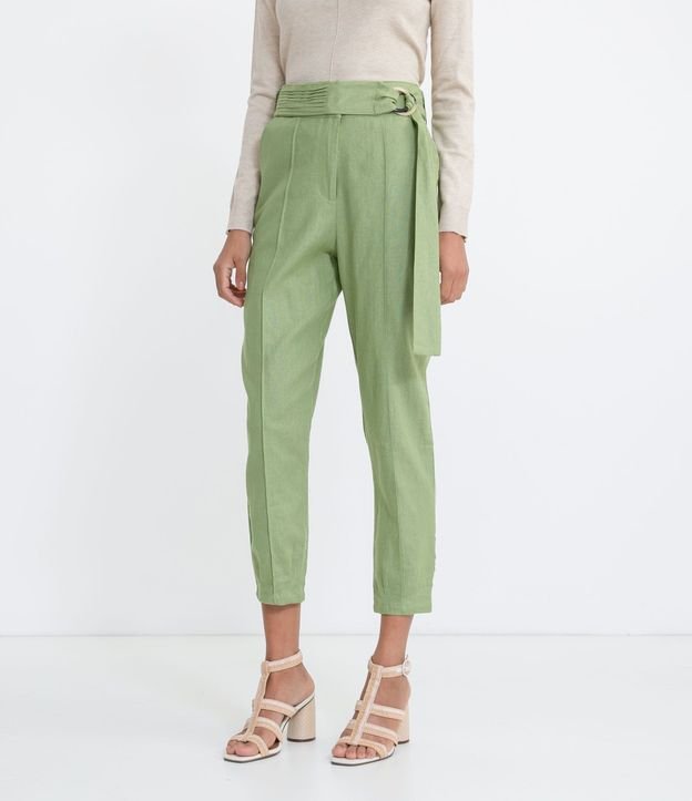 Pantalón Carrot en Viscolino sin Estampa con Cinturón y Hebilla