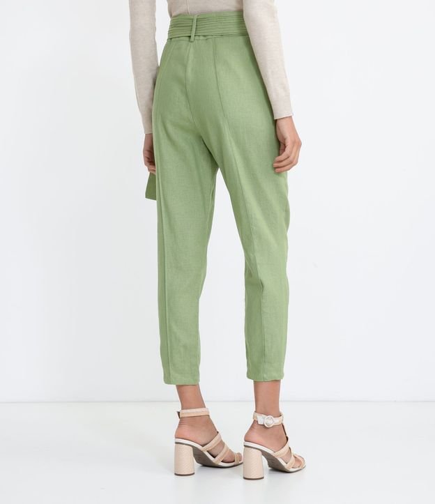 Pantalón Carrot en Viscolino sin Estampa con Cinturón y Hebilla 2