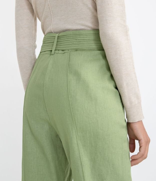 Pantalón Carrot en Viscolino sin Estampa con Cinturón y Hebilla 4