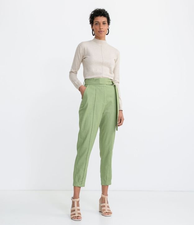 Pantalón Carrot en Viscolino sin Estampa con Cinturón y Hebilla 5