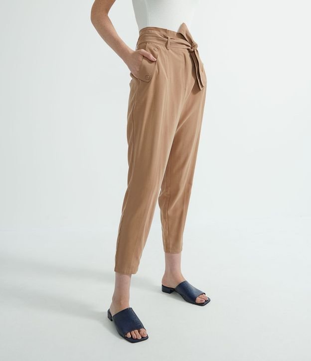 Pantalón Cargo en Poliviscosa con Cinturón y Bolsillos