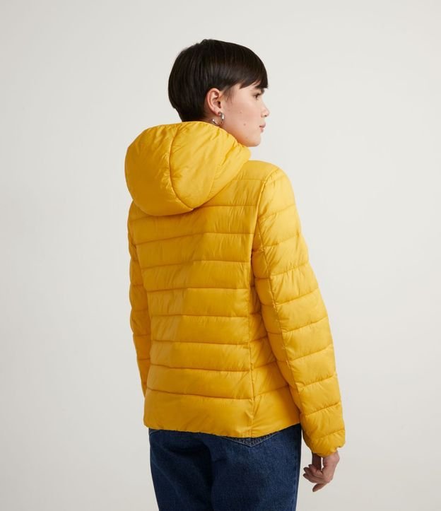 Campera Ultra Ligera en Poliamida con Capucha y Gomos 2