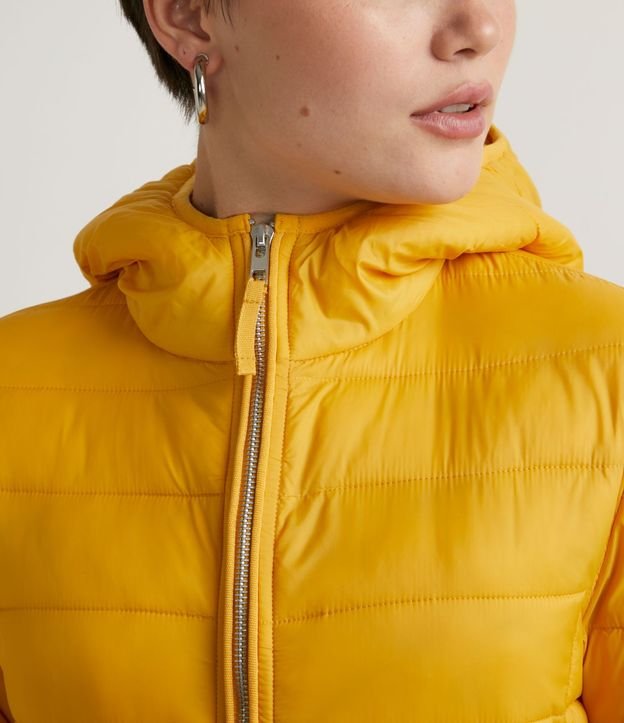 Campera Ultra Ligera en Poliamida con Capucha y Gomos 4