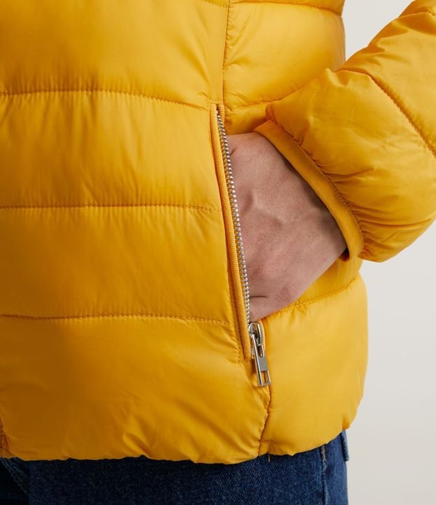 Campera Ultra Ligera en Poliamida con Capucha y Gomos 5