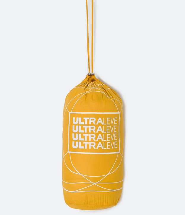 Campera Ultra Ligera en Poliamida con Capucha y Gomos 10