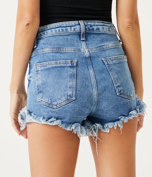 Short Hot Pants en Jeans con Bajo Deshilachado 3