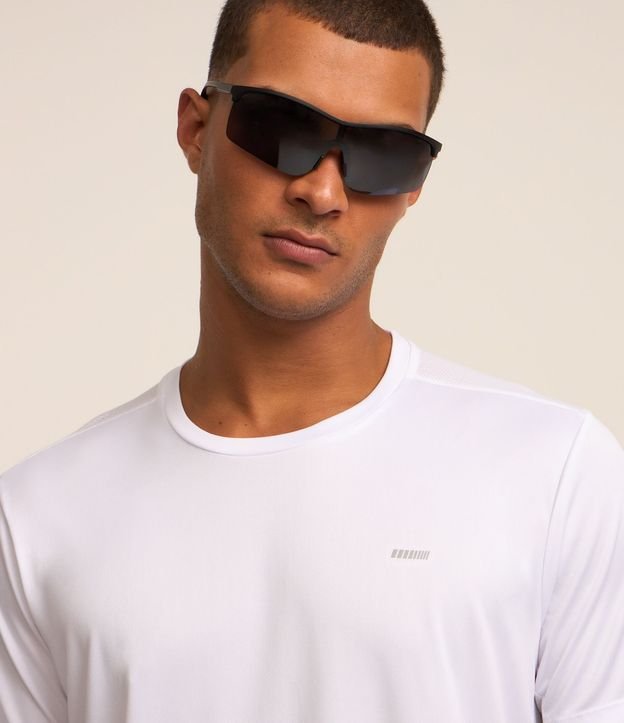 Remera Deportiva con Tecnología Dry e Detalles Reflectantes 4
