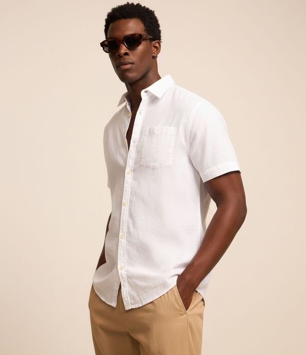 Camisa Comfort Básica en Lino con Bolsillo Delantero