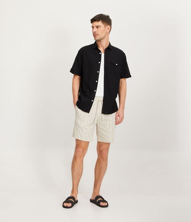 Camisa Comfort en Lino con Bolsillo y Dobra en la Manga 2