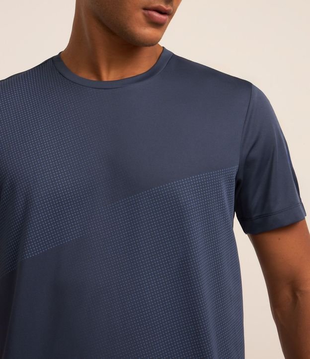 Remera Deportiva con Tecnologia Dry y Protección UV 4