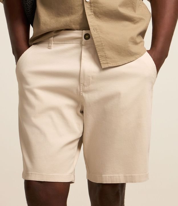 Bermuda Slim en Sarga con Elastano 4