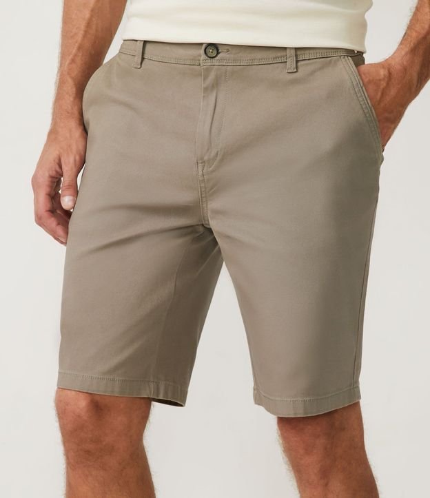 Bermuda Slim en Sarga con Elastano 2