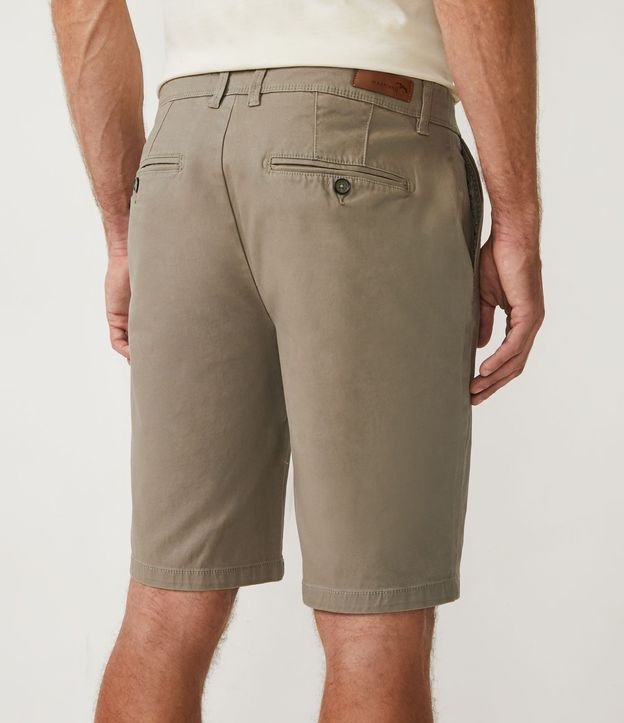 Bermuda Slim en Sarga con Elastano 3