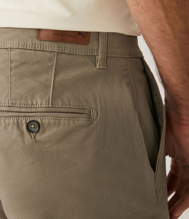Bermuda Slim en Sarga con Elastano 5