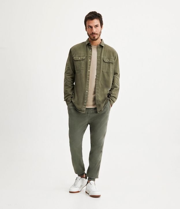 Camisa Comfort en Algodón con Bolsillos Solapa y Abotonado 2