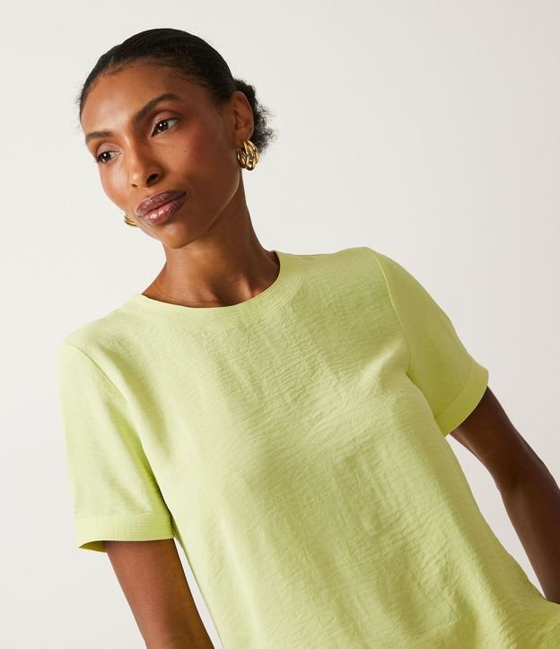 Blusa con Aberturas y Detalles de Pespuntes 4