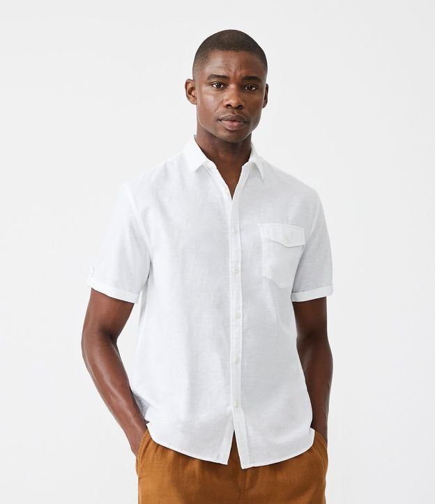 Camisa Comfort en Lino con Bolsillo y Dobra en la Manga