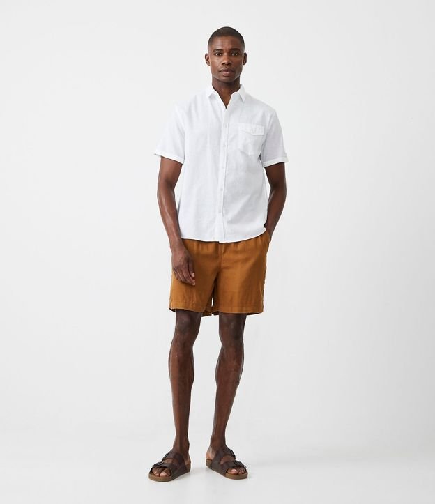 Camisa Comfort en Lino con Bolsillo y Dobra en la Manga 3