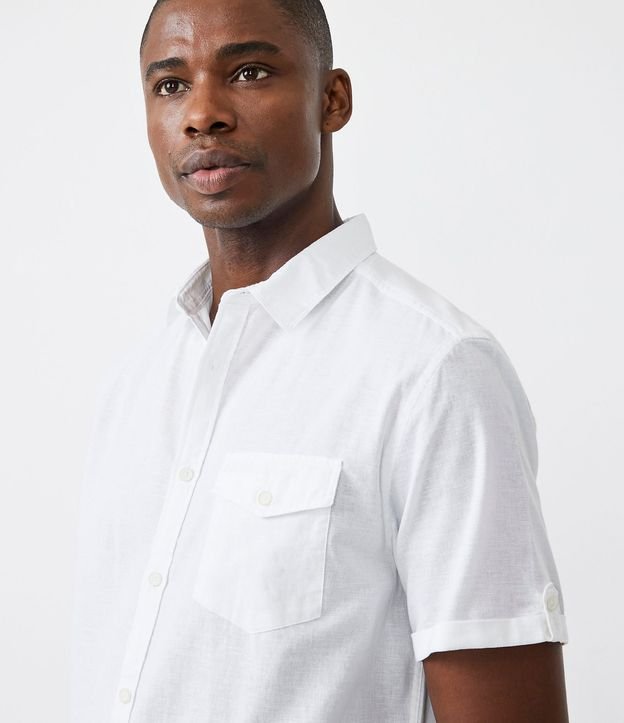 Camisa Comfort en Lino con Bolsillo y Dobra en la Manga 6